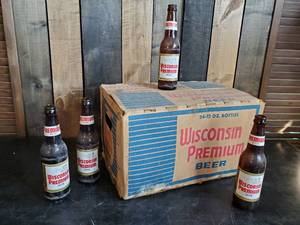 lot 74 image: Cardboard Case Minus 1 Bottle RARE Wisconsin Premium Beer Box and Bottles