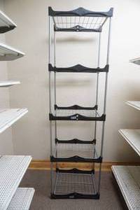 lot 3 image: metal & plastic shelving unit