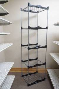 lot 4 image: metal & plastic shelving unit