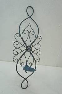 lot 5 image: metal wall art 27.5x10