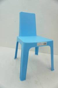 lot 18 image: resol kids chair