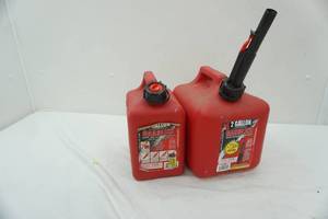 lot 30 image: 2 gallon gas can (2ct)