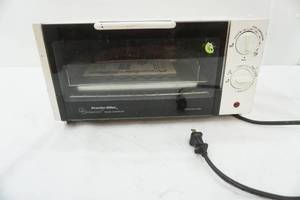 lot 32 image: toaster oven Proctor and Silex