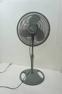 lot 47 image: Lasko Floor Fan