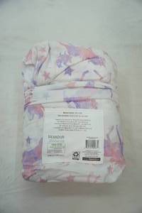 lot 61 image: Twin Sheet Set 2 shams, 2 pillow cases, flat, fitted