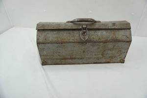 lot 65 image: metal tool box