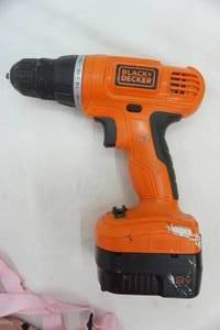 lot 71 image: Black & Decker Cordless drill wbattery