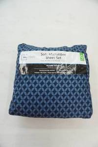 lot 82 image: Queen Sheet Set