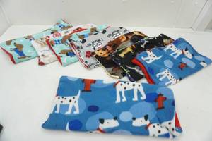 lot 89 image: unfinished fleece pillows 17.5 square (8ct)