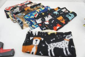 lot 92 image: unfinished fleece pillows 17.5 square (8ct)