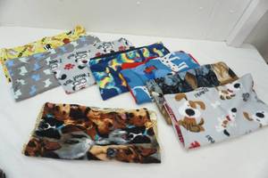lot 93 image: unfinished fleece pillows 17.5 square (8ct)