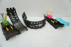 lot 108 image: Hot Wheel Track (big wheel)