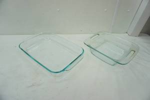 lot 130 image: Pyrex Baking Dishes