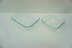 lot 131 image: Pyrex Baking Dishes