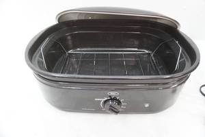 lot 145 image: large roasting oven Oster