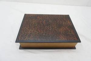 lot 156 image: Storage Box set (3ct) looks like books