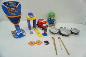 lot 165 image: toy drum lot