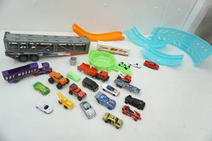 lot 171 image: Hot Wheels, big wheel track