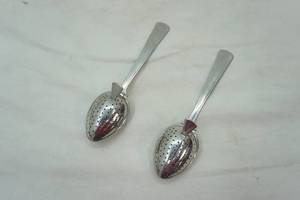 lot 177 image: Vintage Tea Infuser Spoons (2ct)