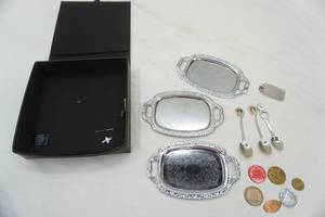 lot 212 image: Calvin Klein Leather jewelry case & collectibles