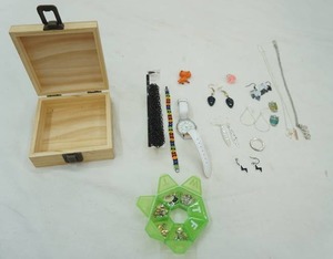 lot 214 image: Jewelry Box & Jewelry
