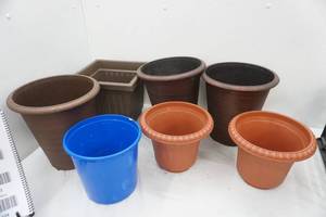 lot 219 image: planters
