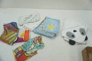 lot 227 image: kids hooded corner bath towels & kids washcloths