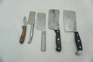 lot 229 image: kitchen knives (5ct)