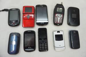 lot 240 image: cell phone lot