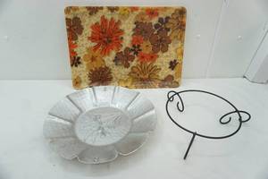 lot 253 image: Vintage Serving Tray & decorative metal plate with stand