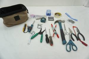 lot 261 image: small tool bag & contents