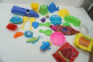 lot 295 image: Sand & Beach Toys