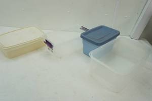 lot 317 image: small storage containers (4ct)