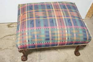 lot 318 image: ottomanfoot stool