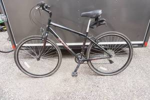 lot 324 image: Sapient Cruise Bike 28 tire