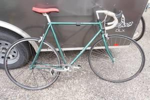 lot 325 image: Giant Speed Bike 25