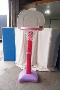 lot 343 image: Little Tikes adjustable basketball hoop