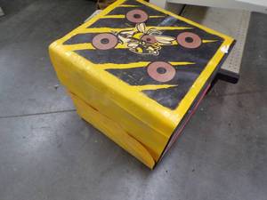 lot 36 image: Bow and Arrow Target