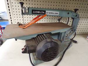 lot 40 image: Delta 15 Scroll Saw