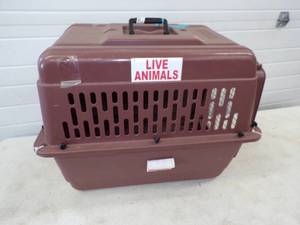 lot 43 image: Pet Carrier