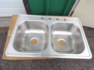 lot 55 image: Elkay Kitchen Sink