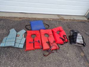 lot 67 image: 5 life Jackets, Seat Flotation