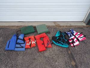 lot 68 image: 5 life Jackets, 2 Seat Flotation