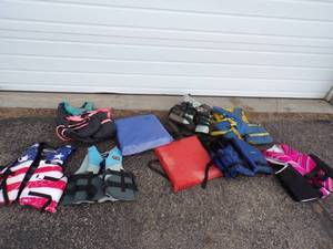 lot 69 image: 7 life Jackets, 2 Seat Flotation