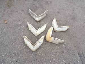 lot 73 image: 5 Corner Dock Bumpers