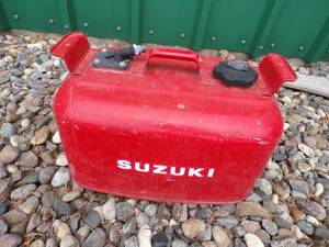 lot 100 image: Suzuki Marine Gas Tank