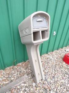 lot 101 image: Plastic Mailbox
