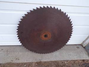 lot 109 image: 24 Vintage Saw Blade