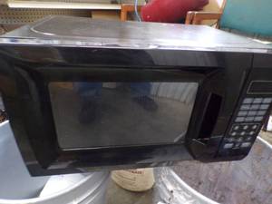 lot 111 image: 700 Watt Microwave