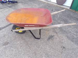 lot 114 image: True Temper Wheelbarrow